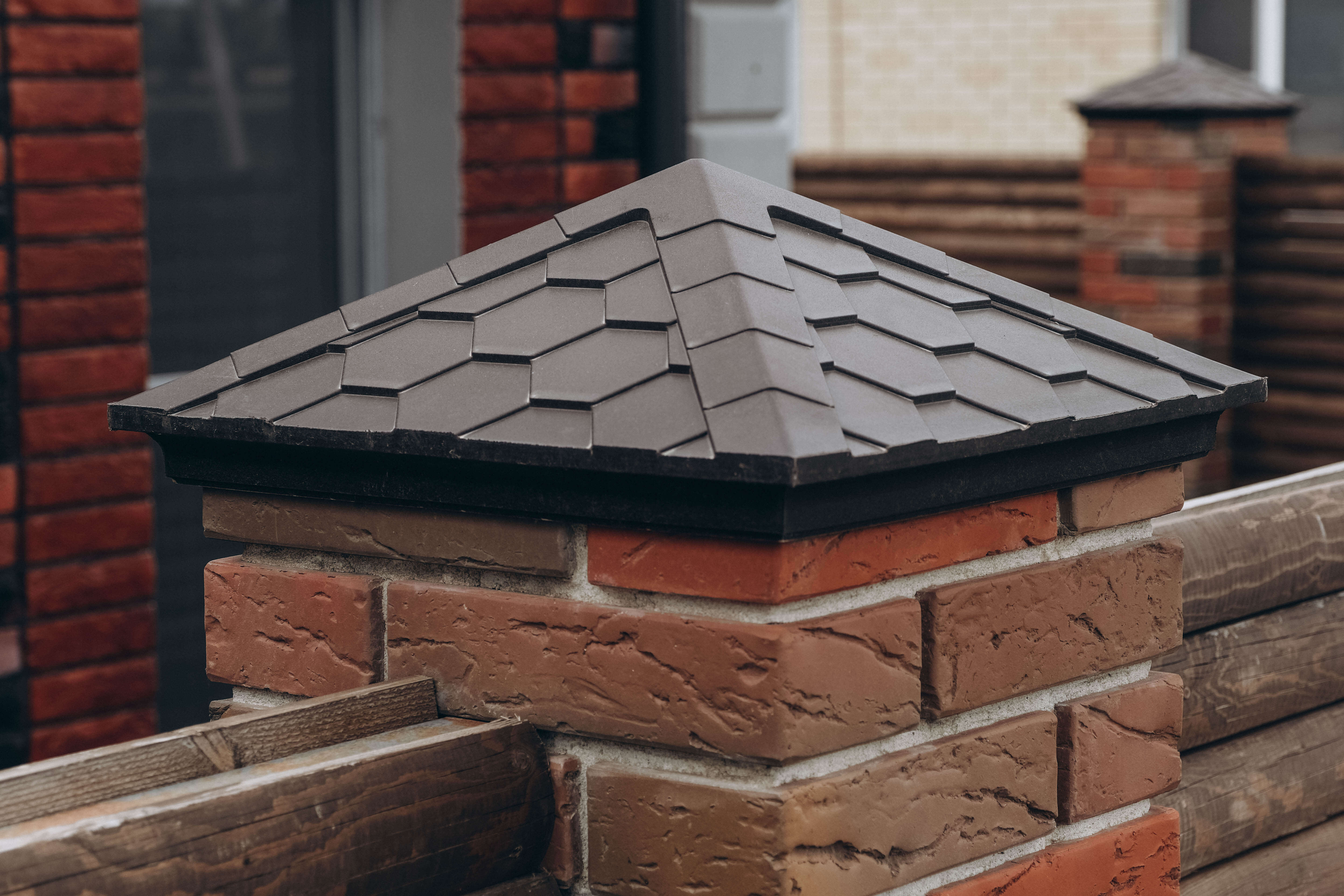 Колпак Zking Эверест Коричневый на столб 1.5х1.5 кирпича (390х390мм) в Москве фото